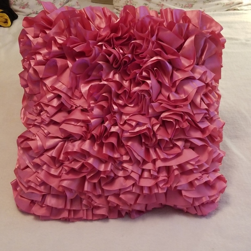 Set of 2 ruffled pink ruffled pillows